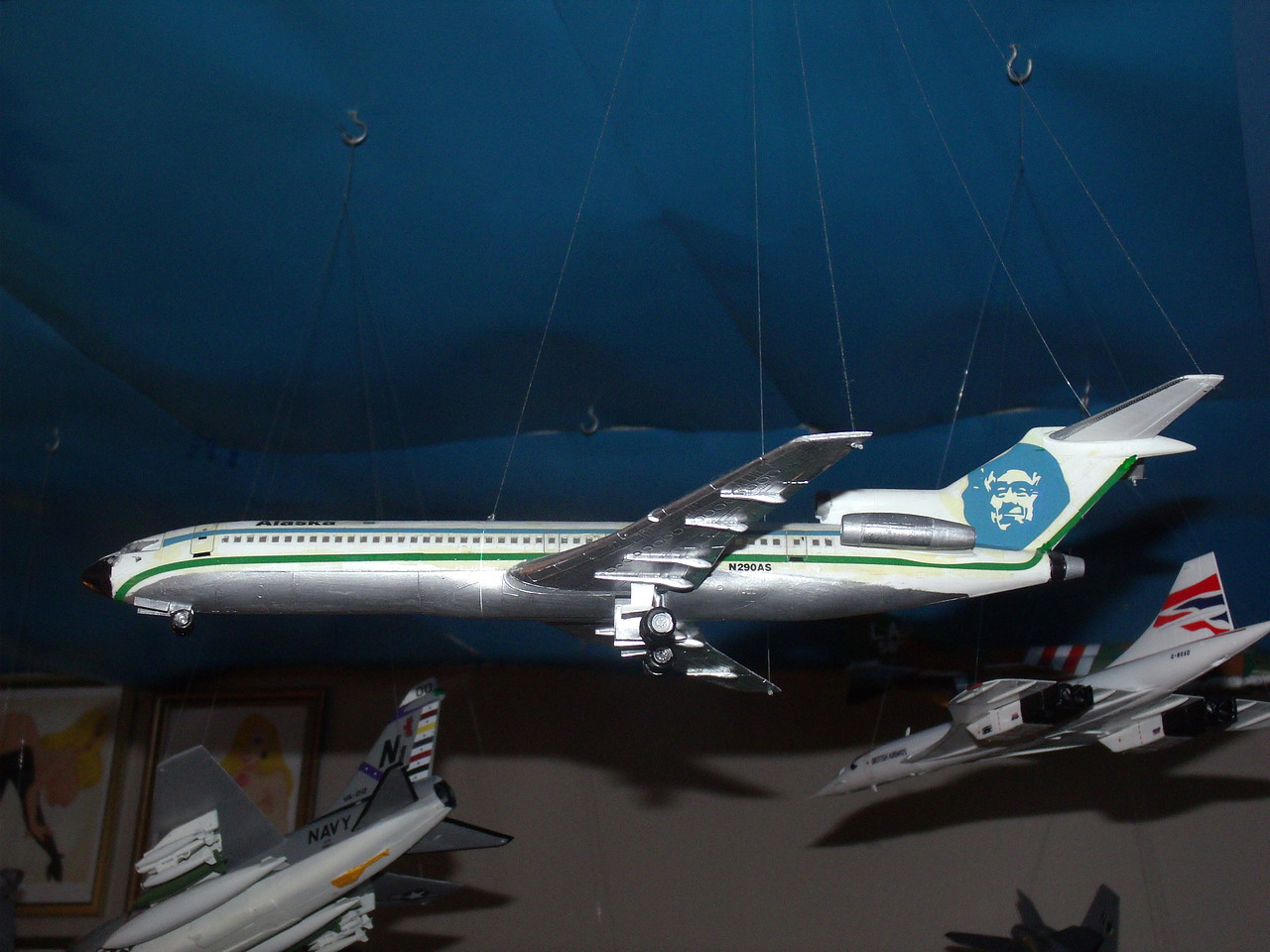 b727-air-alaska-commercial-airliner-plastic-model-airplane-kit-1