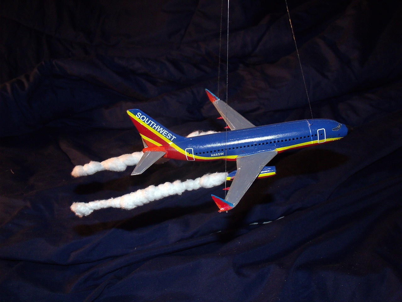 B737 Airliner Plastic Model Airplane Kit 1/144 Scale 04178