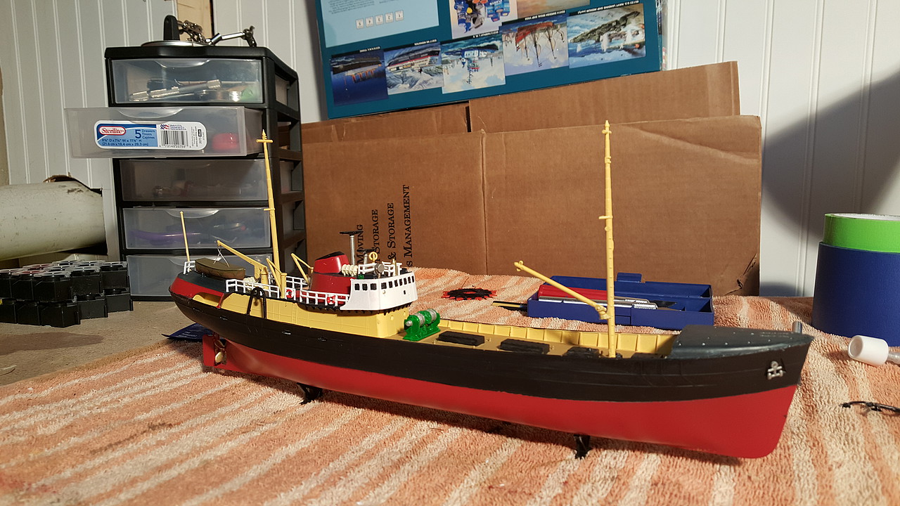 North Sea Trawler -- Plastic Model Ship Kit -- 1/142 Scale -- #05204 ...