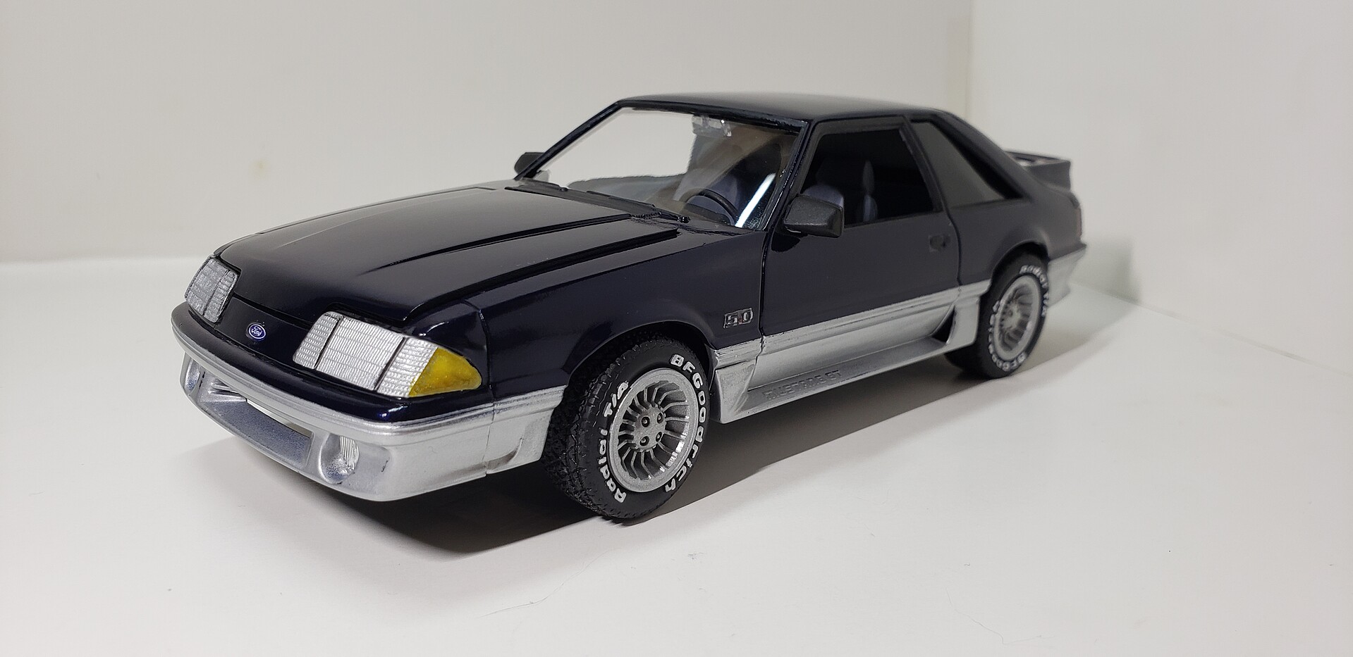 '88 Ford Mustang GT -- Plastic Model Car Vehicle Kit -- 1/25 Scale ...