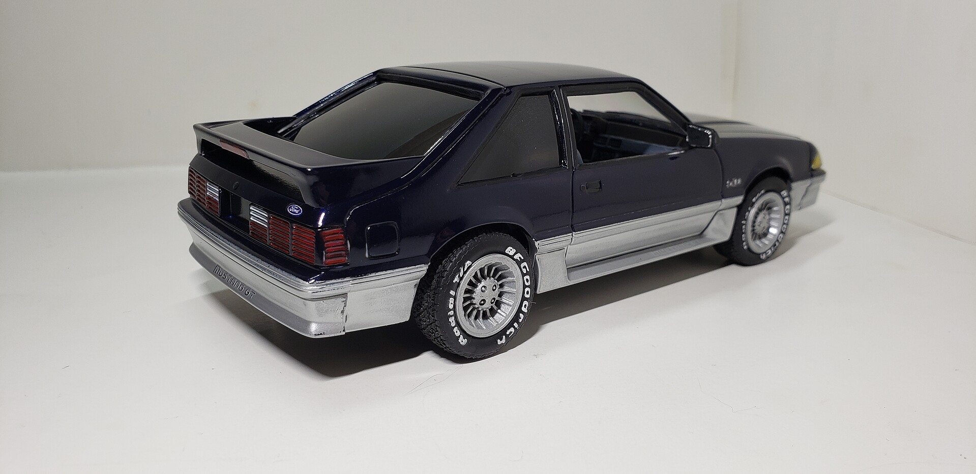 '88 Ford Mustang GT -- Plastic Model Car Vehicle Kit -- 1/25 Scale ...