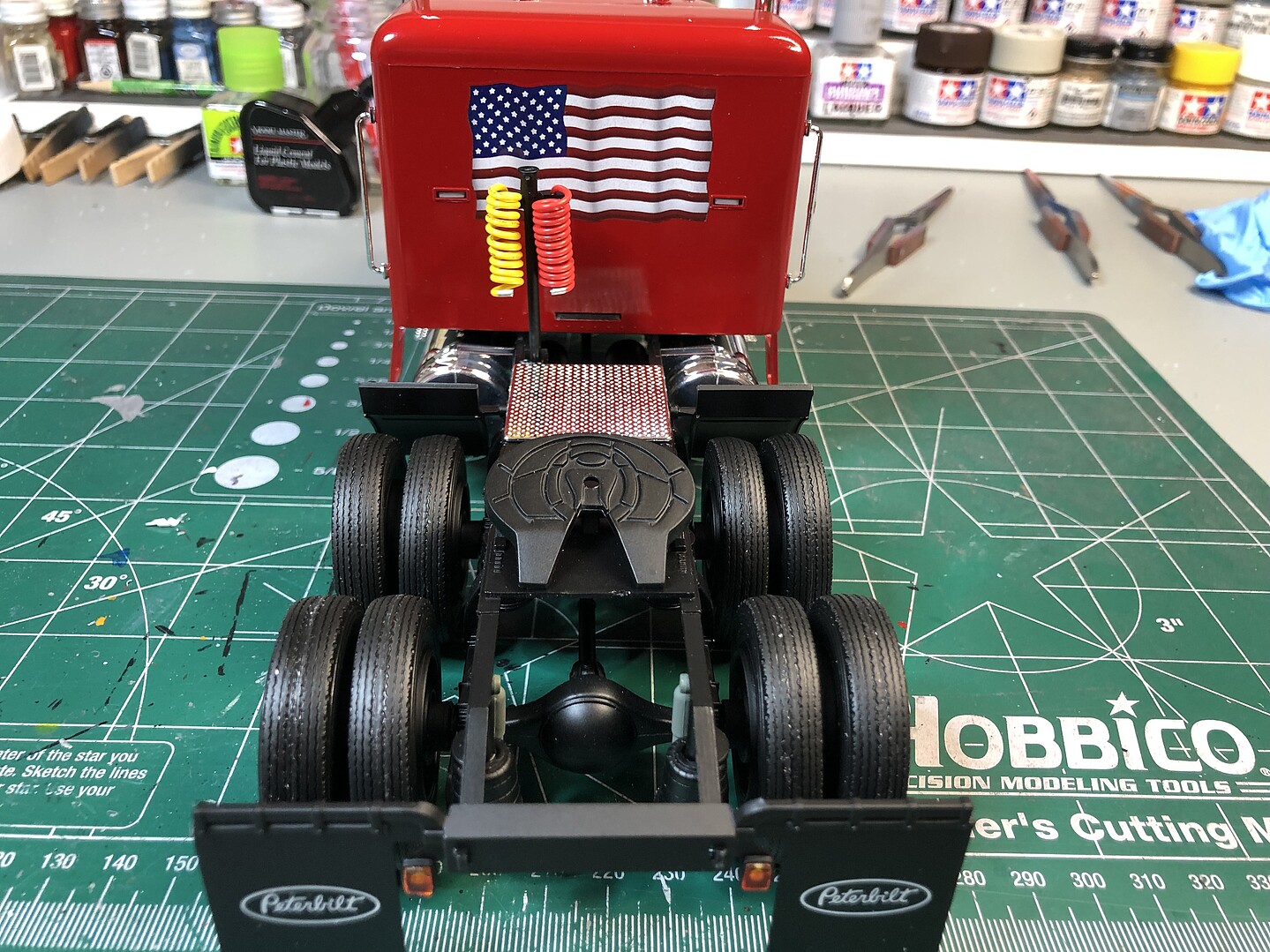 Peterbilt 359 Conventional Plastic Model Truck Kit 1/25 Scale