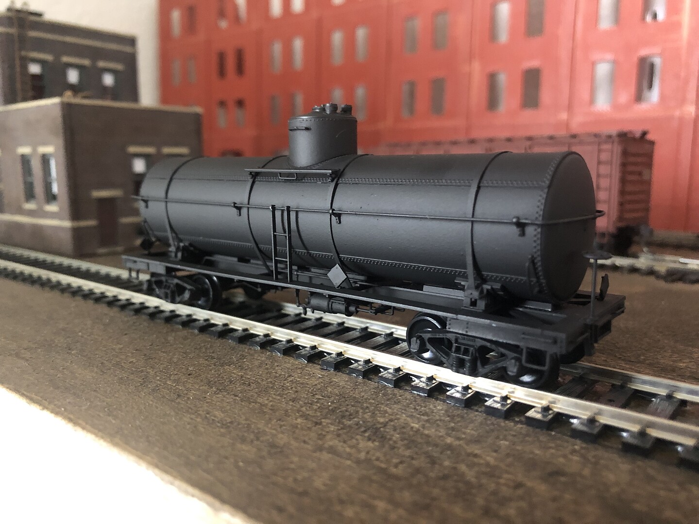 HO Large Dome Tank Car Kit -- HO Scale Model Train Freight Car -- #4025 ...