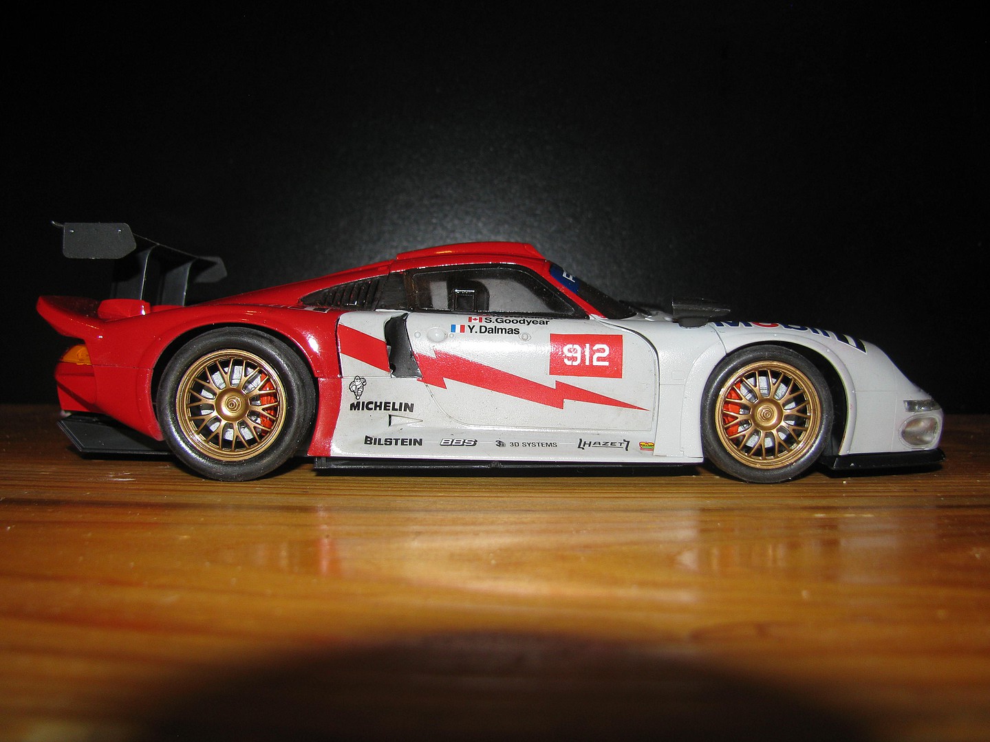Porsche 911 GT1 EVO – Kit UT Models 1/24 – Voiture Neuve Sous Blister