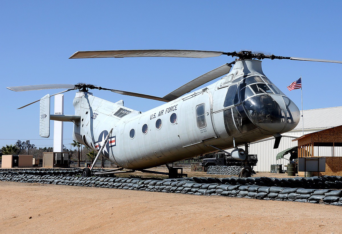 H21 Flying Banana Plastic Model Helicopter Kit 1/72 Scale