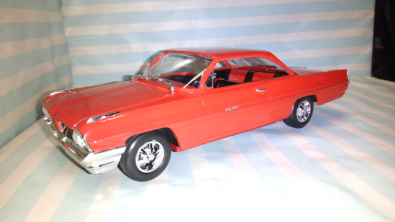 1961 Pontiac Ventura SD -- Plastic Model Car Kit -- 1/25 Scale -- #1211 ...