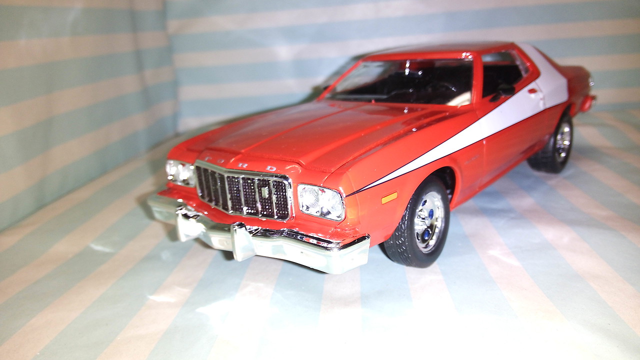 Starsky & Hutch Ford Torino Plastic Model Car Kit 1/25 Scale