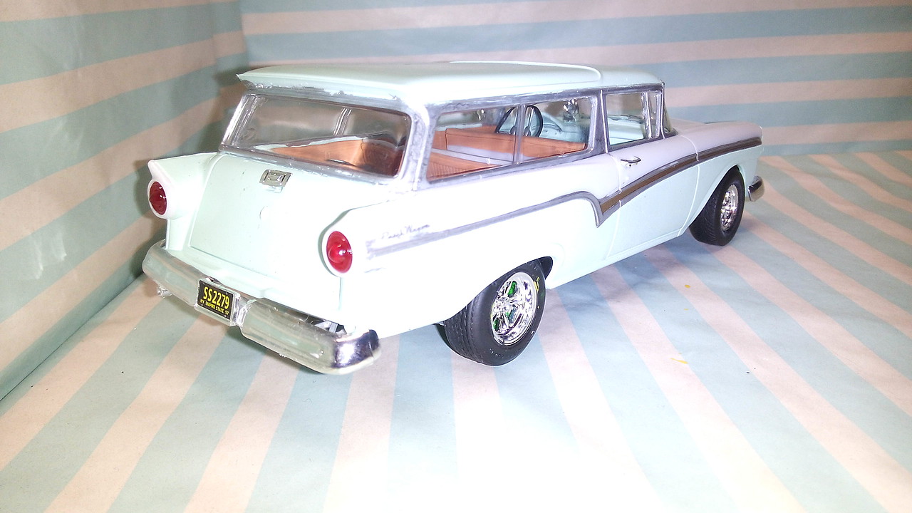 1957 Ford Del Rio Ranch Wagon 2n1 -- Plastic Model Car Kit -- 1/25