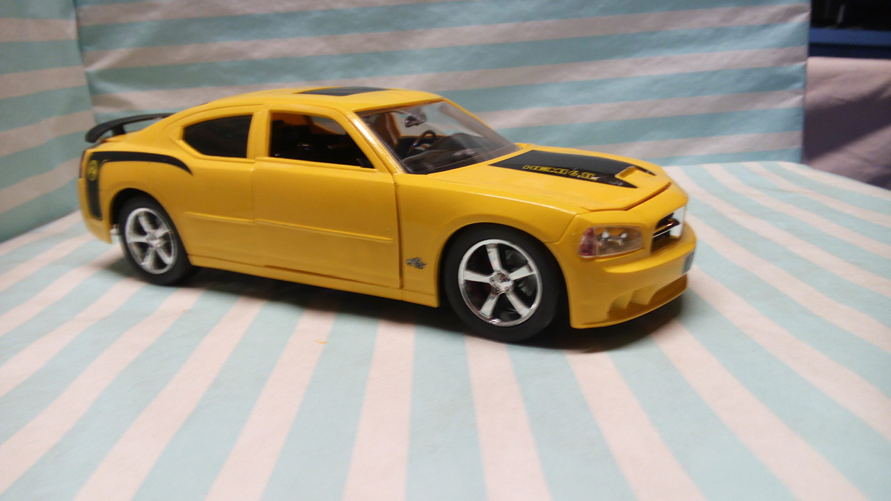 Dodge Charger SRT8 Super Bee Custom -- Plastic Model Car Kit -- 1/25 ...