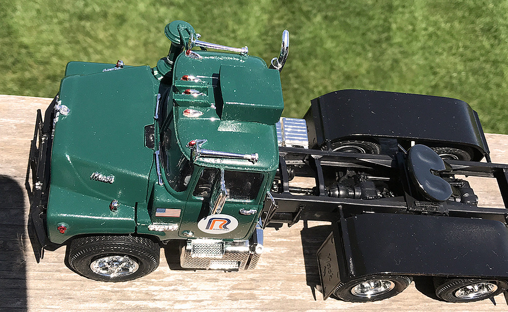 C.P.M MPC MPC859 1:25 Scale Mack DM600 Tractor Model Kit