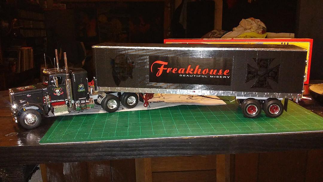 Fruehauf Beaded Van Semi Trailer Coca C Plastic Model Vehicle Kit 125 Scale 1109 06 4945