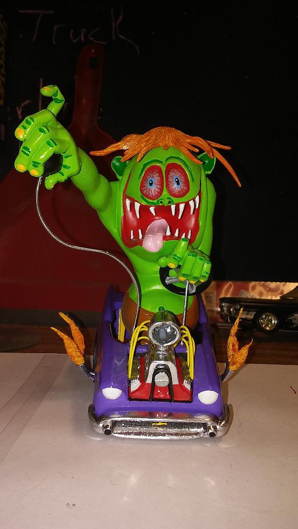 Rat Fink H1301 1:32 Ed Roth Mr. Gasser Model Kit