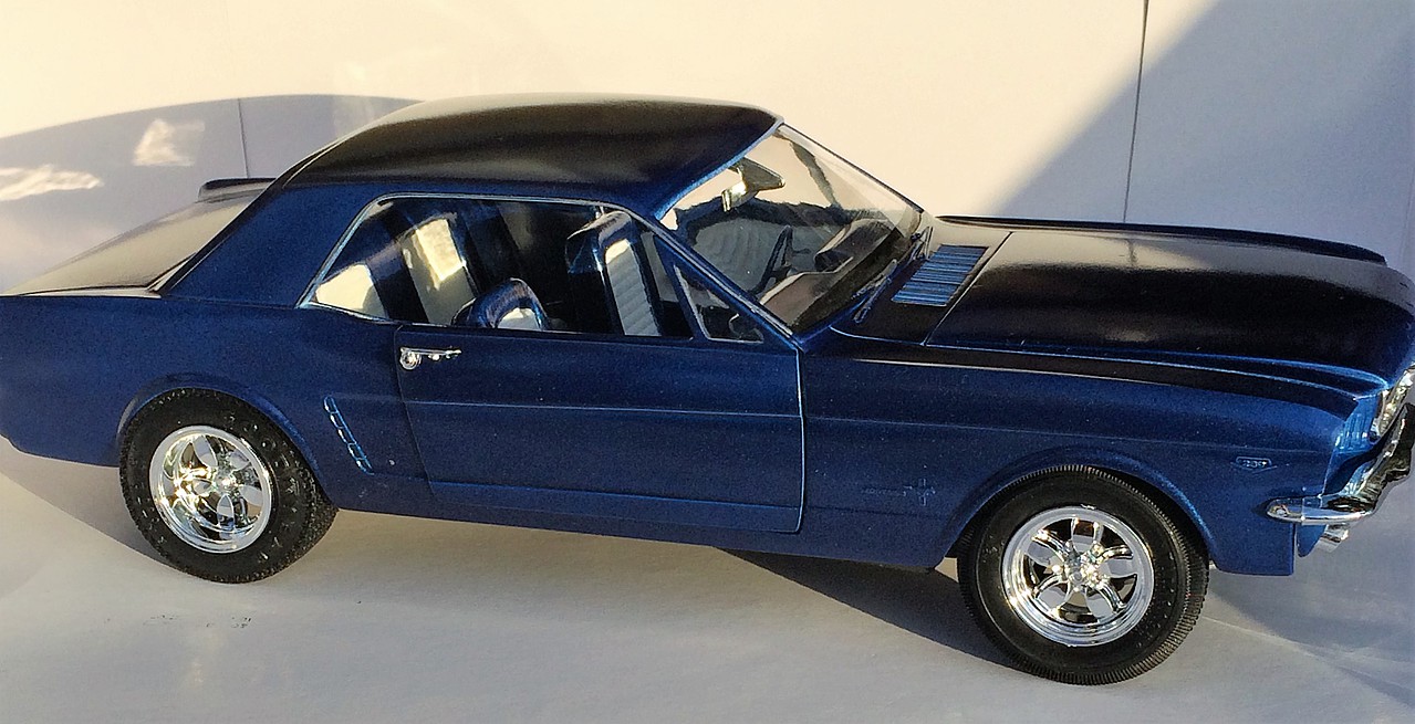 1965 Ford Mustang -- Plastic Model Car Kit -- 1/16 Scale -- #872_06 ...