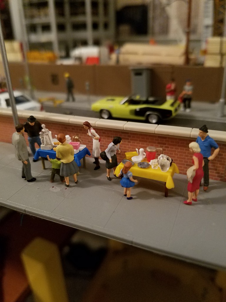 Pedestrians Flea Market (9) Model Railroad Figures HO Scale