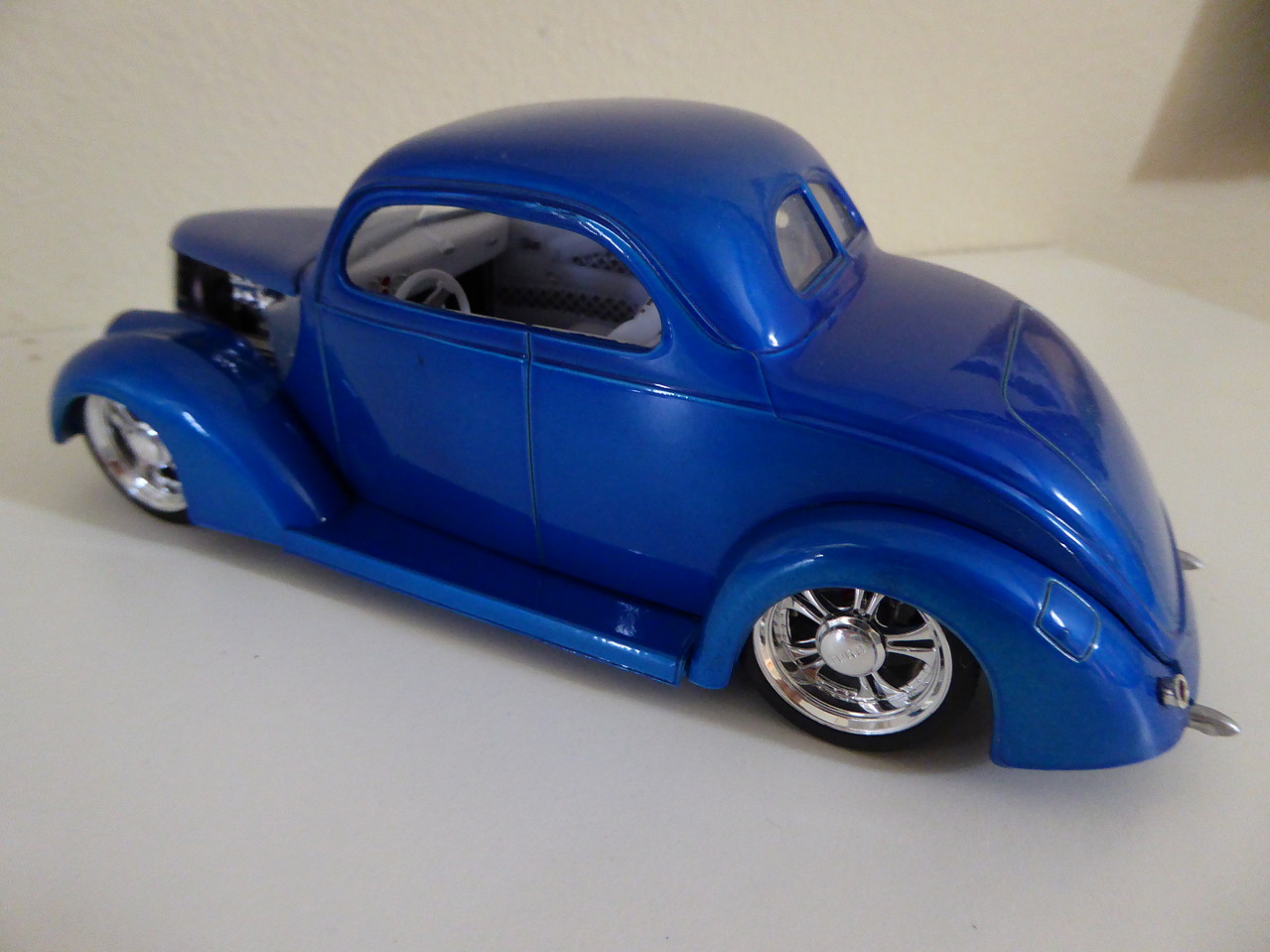 1937 Ford Coupe Street Rod Plastic Model Car Kit 124 Scale 