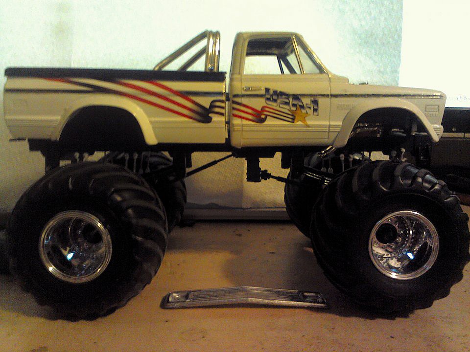 USA-1 Monster Truck -- Plastic Model Monster Truck Kit -- 1/25 Scale