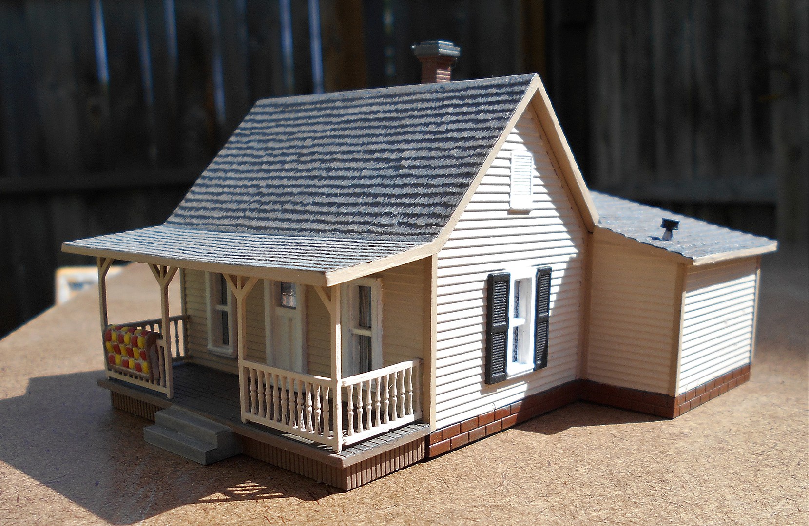 Granny's House HO Scale Model Railroad Building br5027 pictures