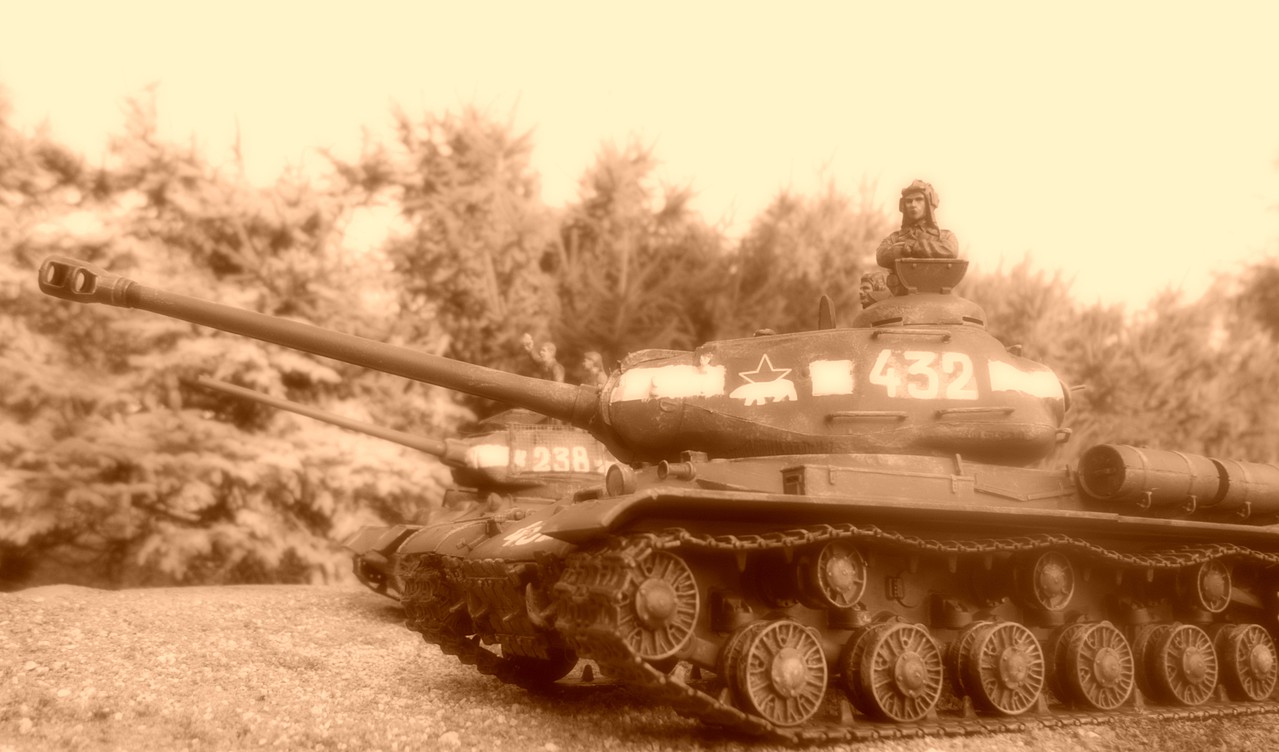 Russian Tank JS 2 Model 1944 ChKZ Plastic Model Military Vehicle Kit russian-tank-js-2-model-1944-chkz-plastic-model-military-vehicle-kit