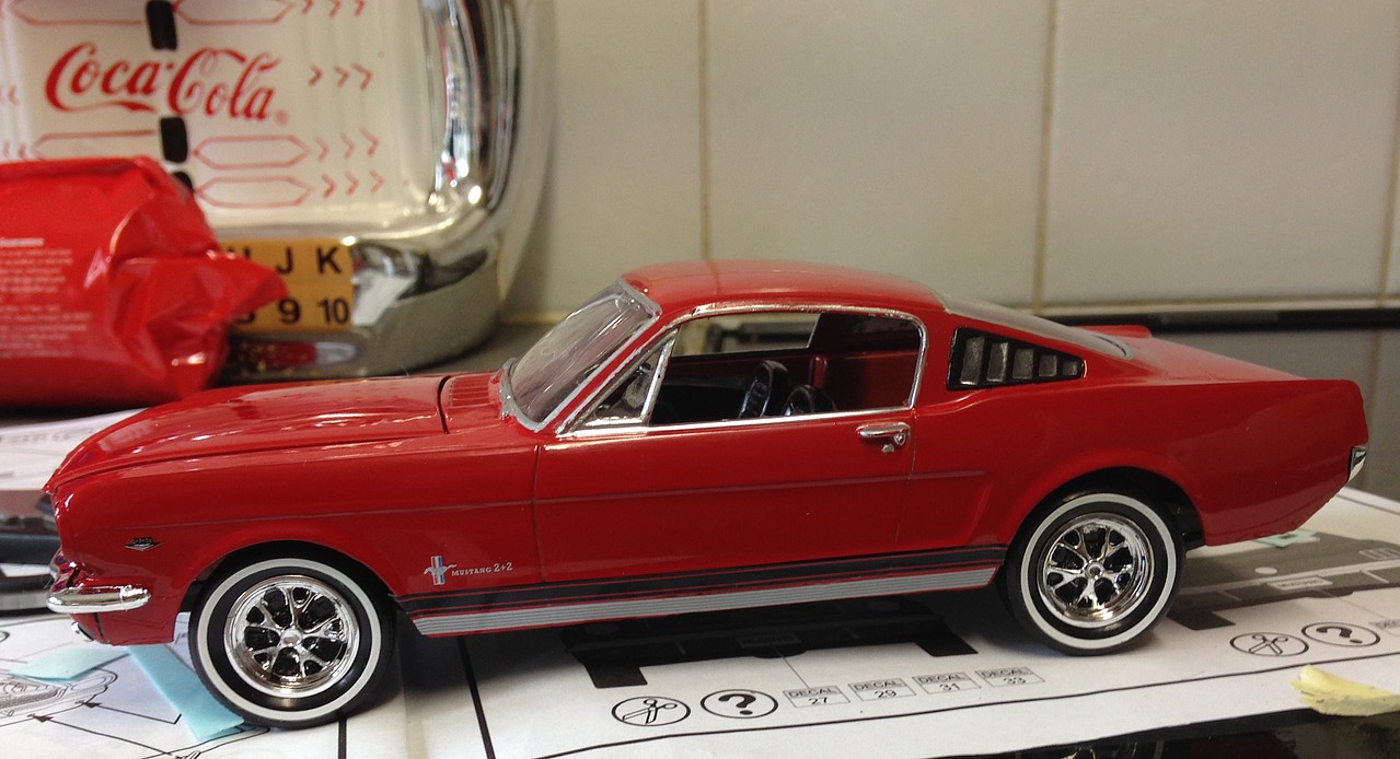 marque generique - Revell Maquette de Voiture 1?: 24?1965 Ford Mustang 2 +  2 Fastback Reproduction à l'échelle 1?: 24, Niveau 4, Copie fidèle de  l?Origine, avec Beaucoup de détails, 07065. 
