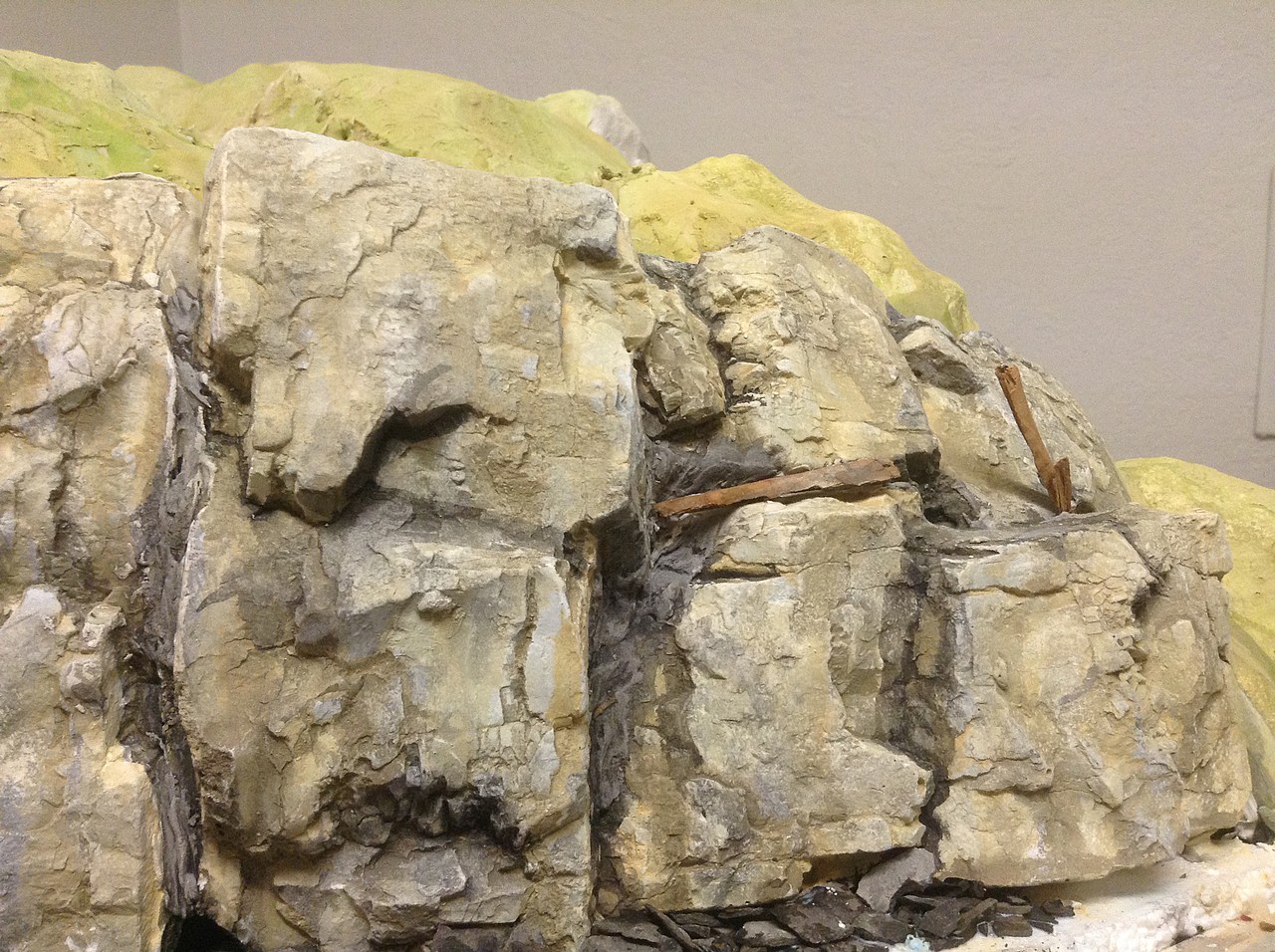 Using Sculptamold to make realistic rock formations