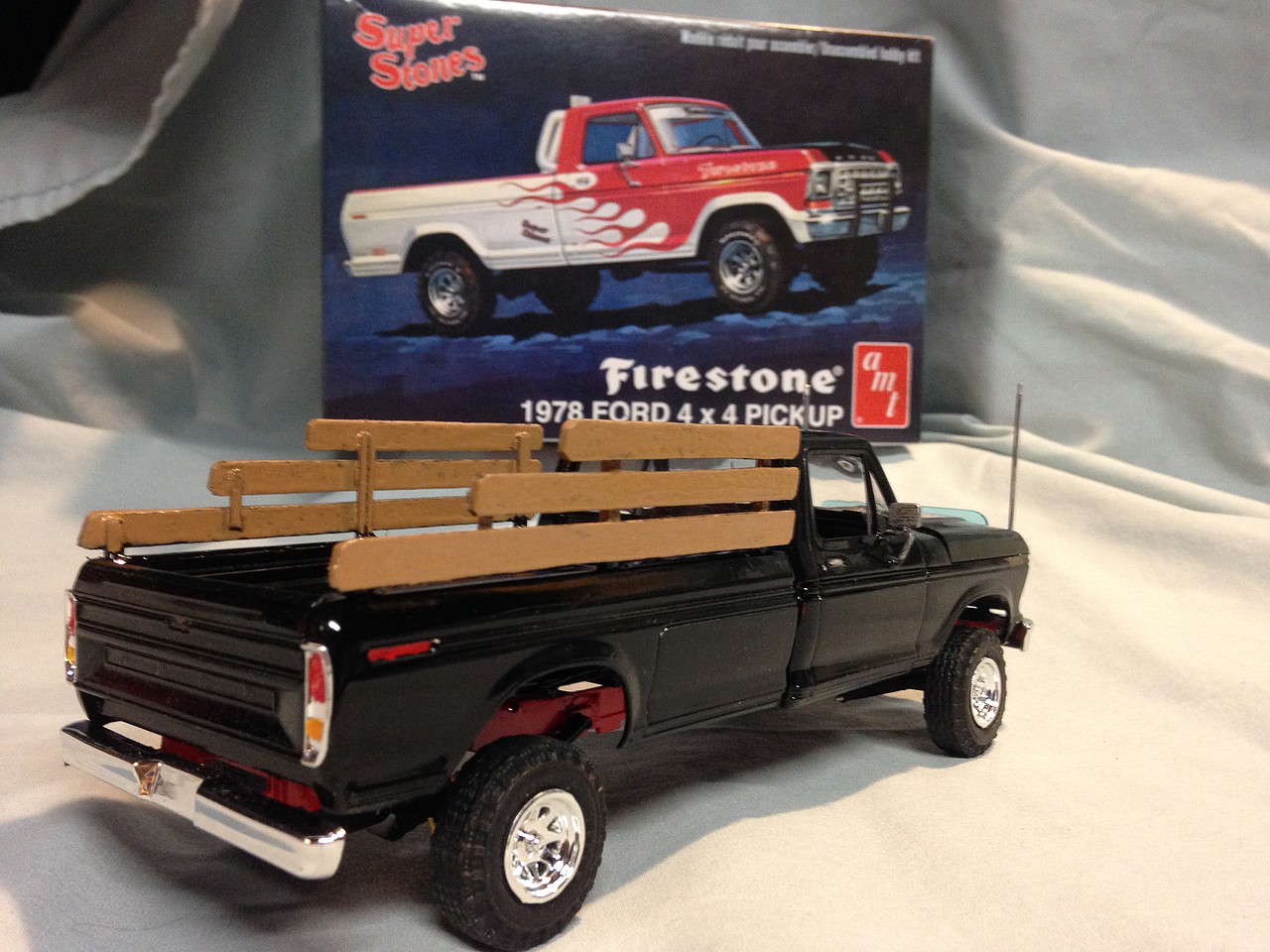 AMT 858 Firestone 1978 Ford 4x4 Pickup 1/25 Scale Plastic Model Kit 