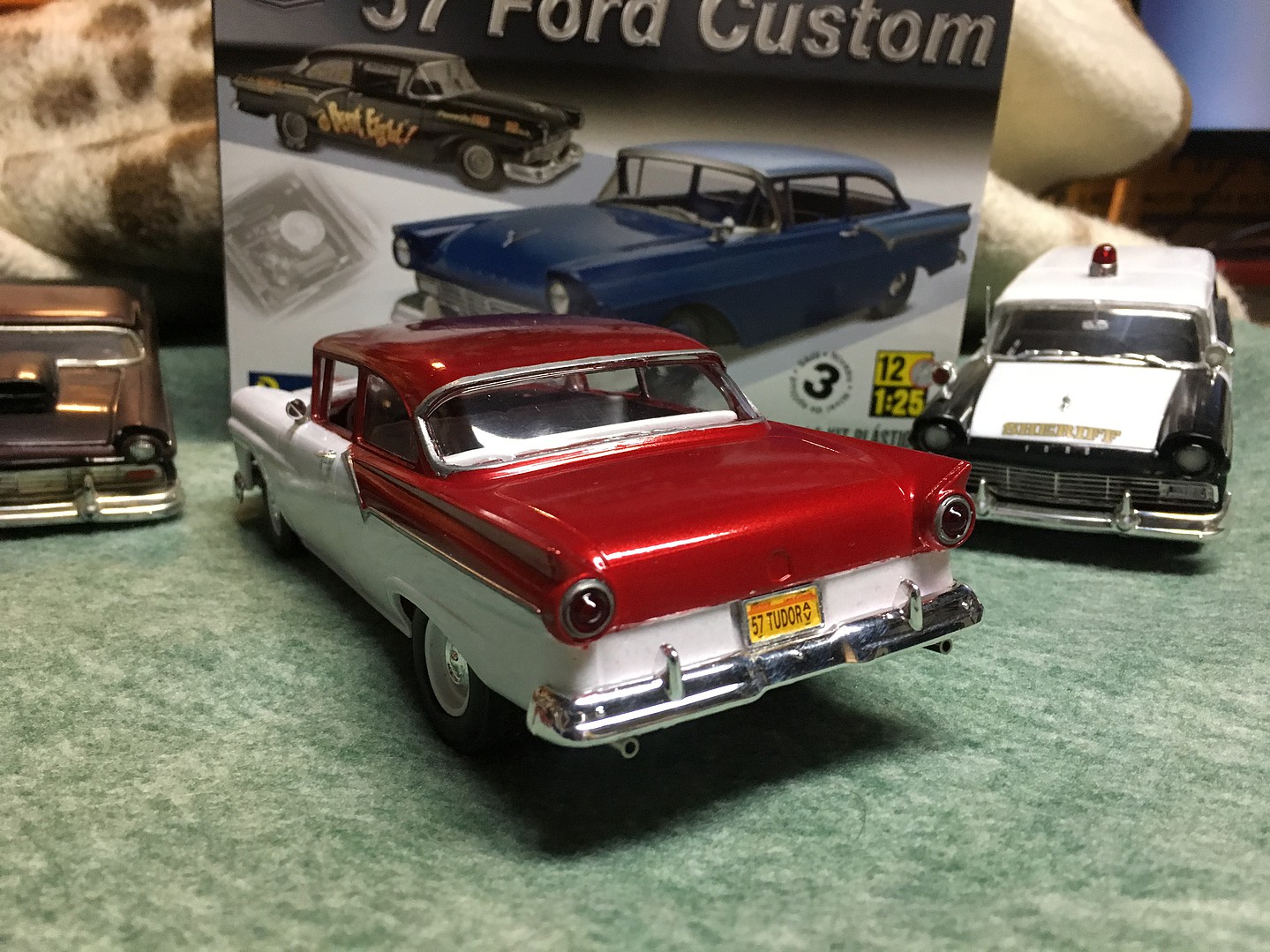 1957 Ford Custom 2'n 1 -- Plastic Model Car Kit -- 1/25 Scale ...