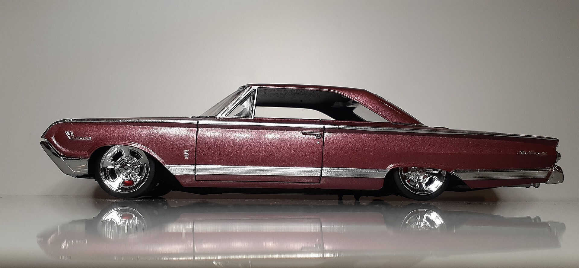 AMT 1964 Mercury Marauder Hardtop Plastic Model Car Vehicle Kit 1