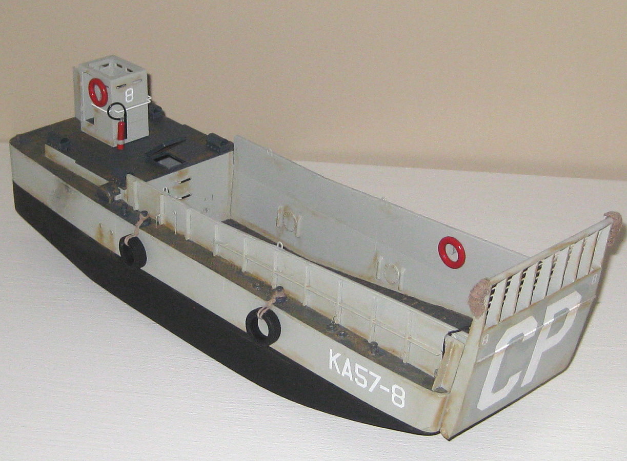 WWII LCM(3) US Navy Landing Craft -- Plastic Model Military Ship -- 1/ ...