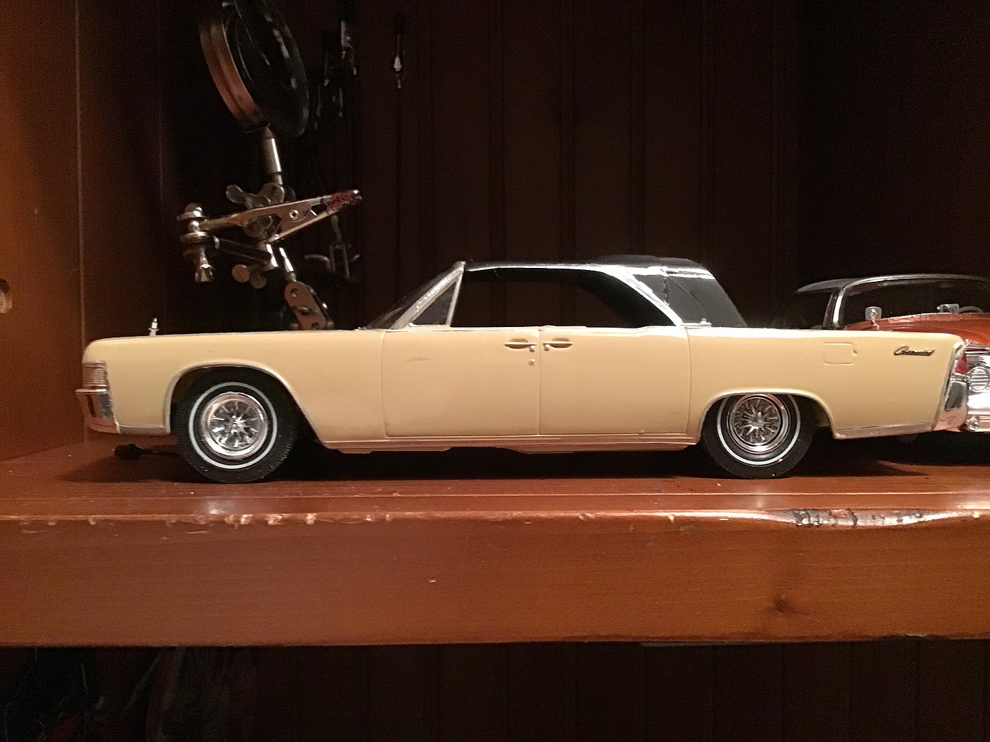 1965 Lincoln Continental Plastic Model Car Kit 1/25 Scale