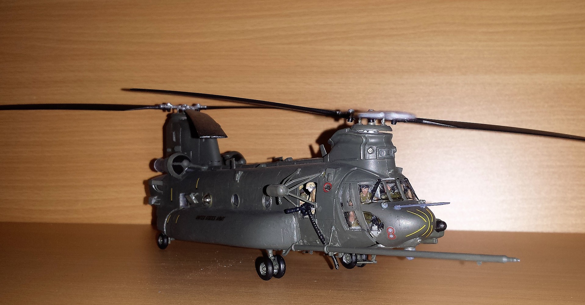 Italeri MH-47 E SOA Chinook Plastic Model Helicopter Kit 1/72