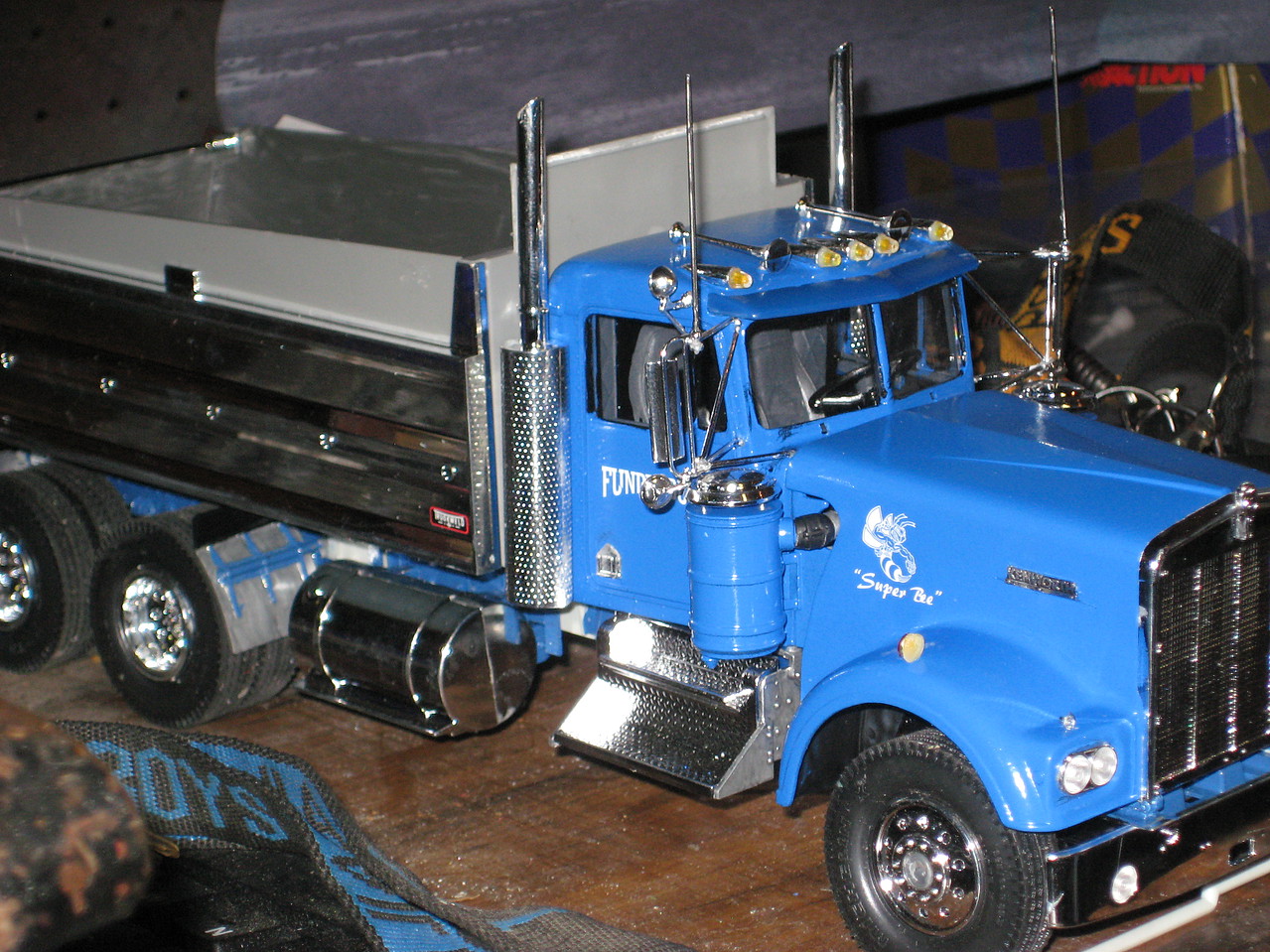 Kenworth Dump Truck -- Plastic Model Vehicle Kit -- 1/24 Scale