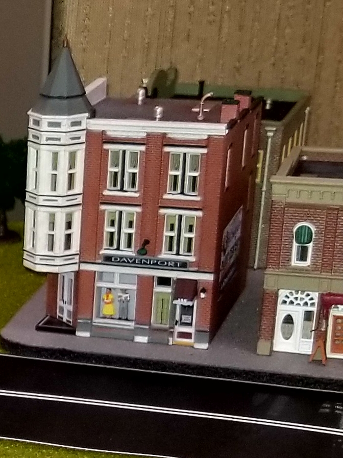 Woodland Davenport Department Store N Scale Model Railroad