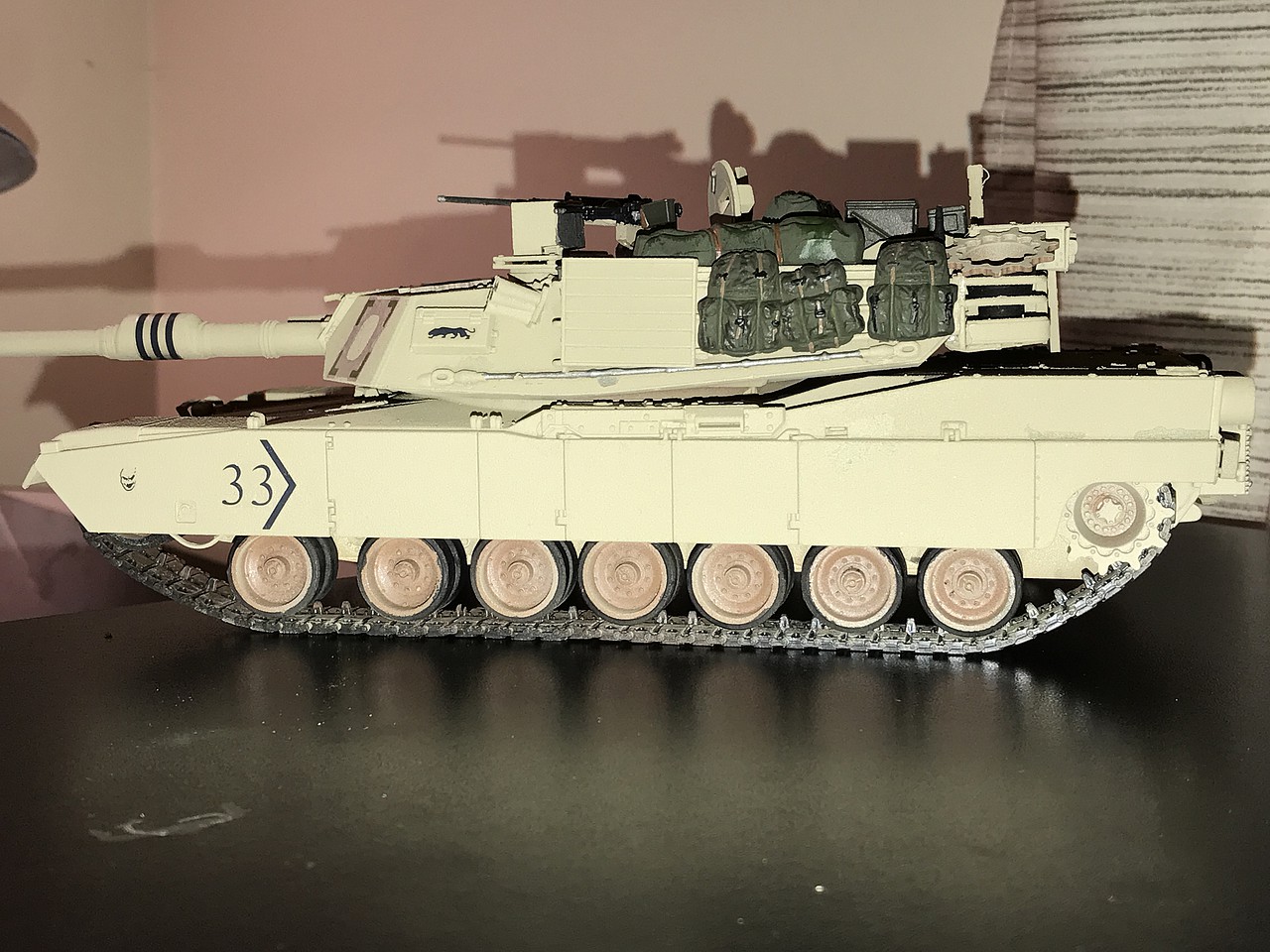 M1A2 Abrams 120mm Gun Tank Plastic Model Military Vehicle Kit 1/