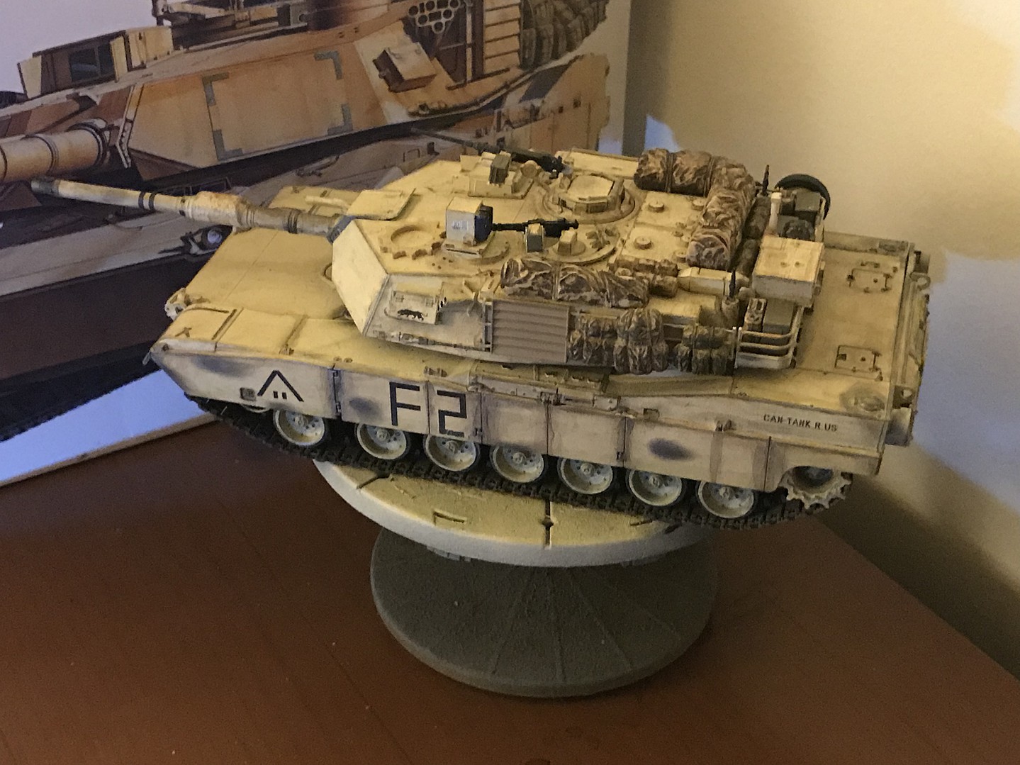 M1A2 Abrams 120mm Gun Tank Plastic Model Military Vehicle Kit 1/