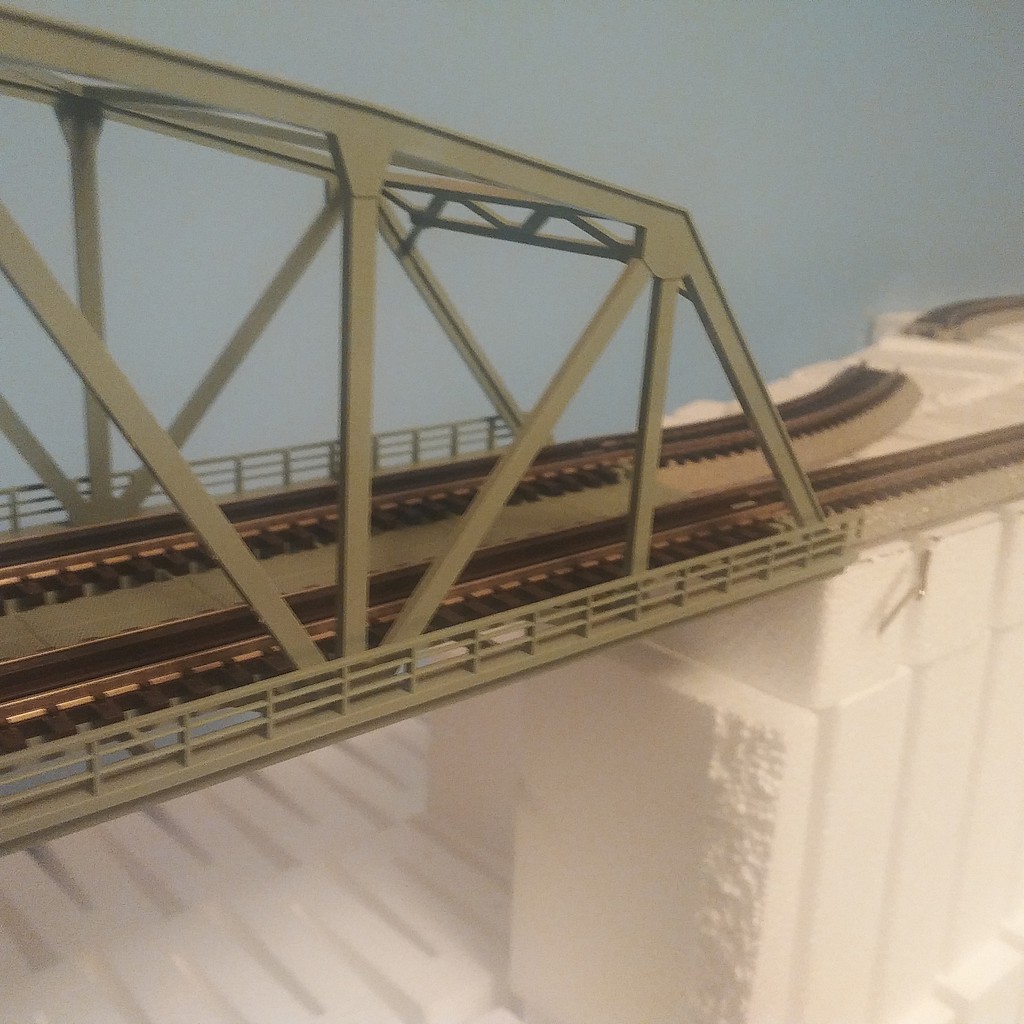 Curved Chord Through Truss Bridge w/2 Piers (Fine Double Track) -- N ...