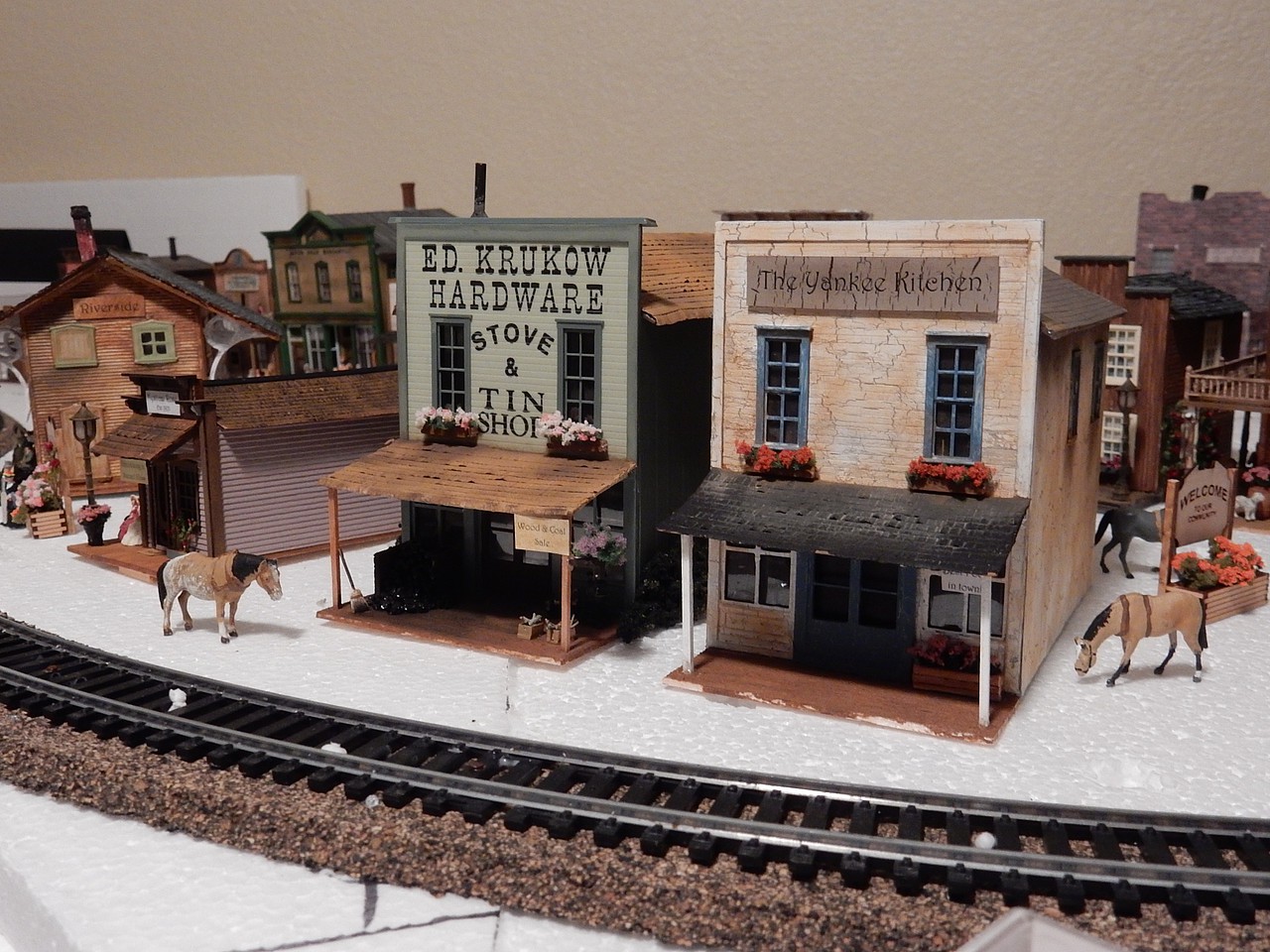 Groger's Grocery Model Train Building HOScale 70604 pictures