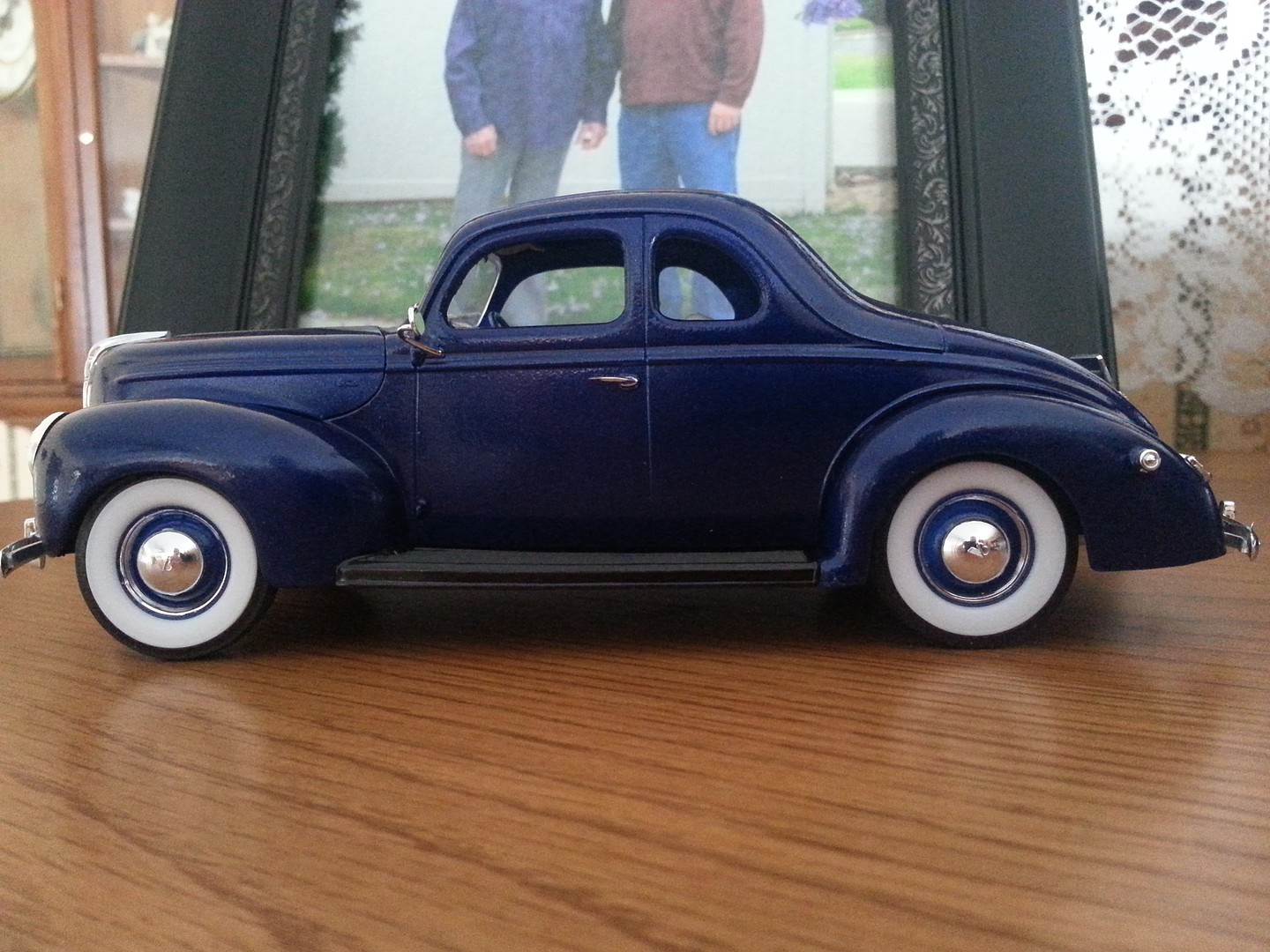 1940-ford-standard-coupe-plastic-model-car-kit-1-25-scale