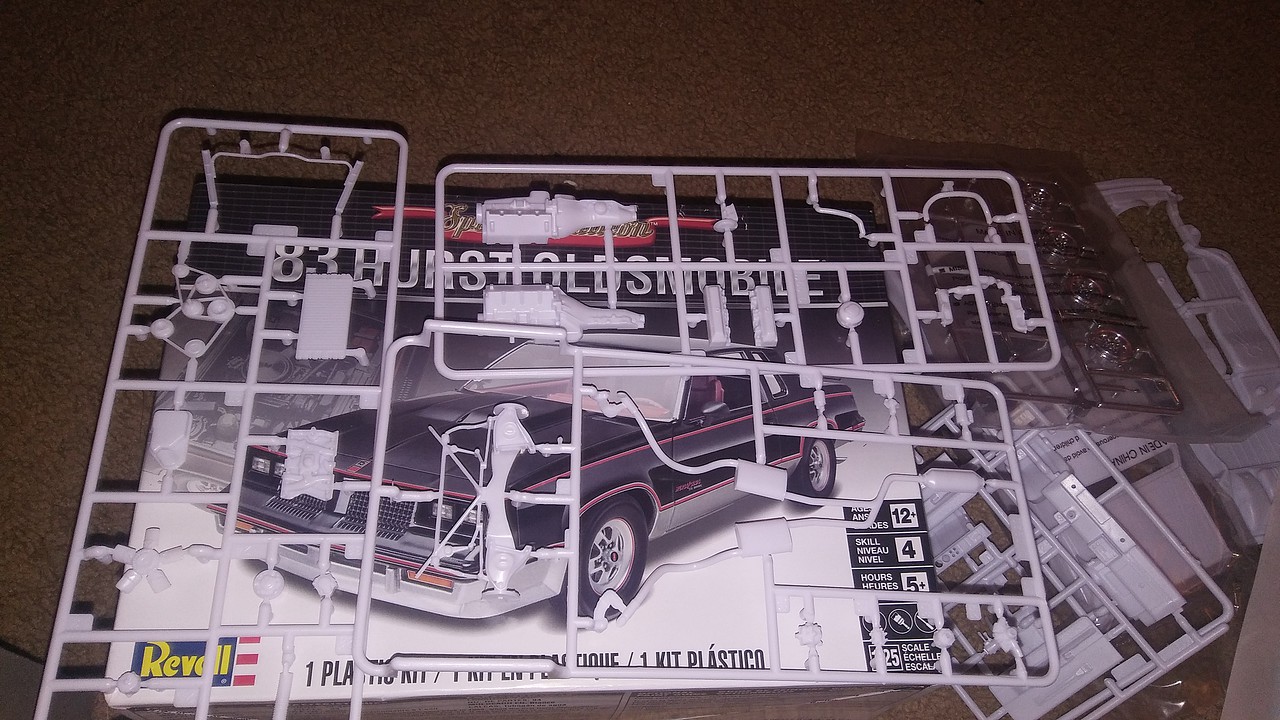 '83 Hurst Oldsmobile -- Plastic Model Car Kit -- 1/25 Scale -- #854317 ...