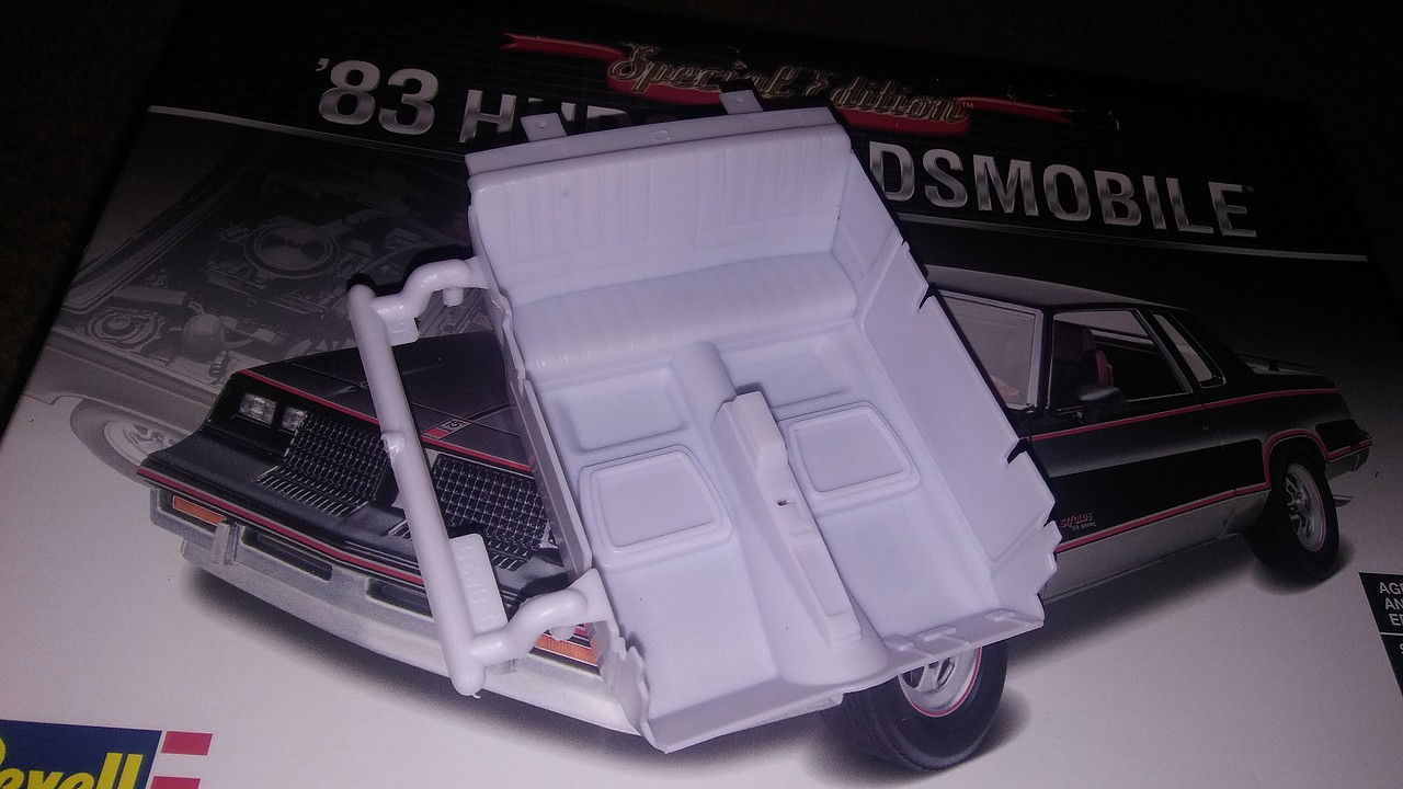 '83 Hurst Oldsmobile -- Plastic Model Car Kit -- 1/25 Scale -- #854317 ...