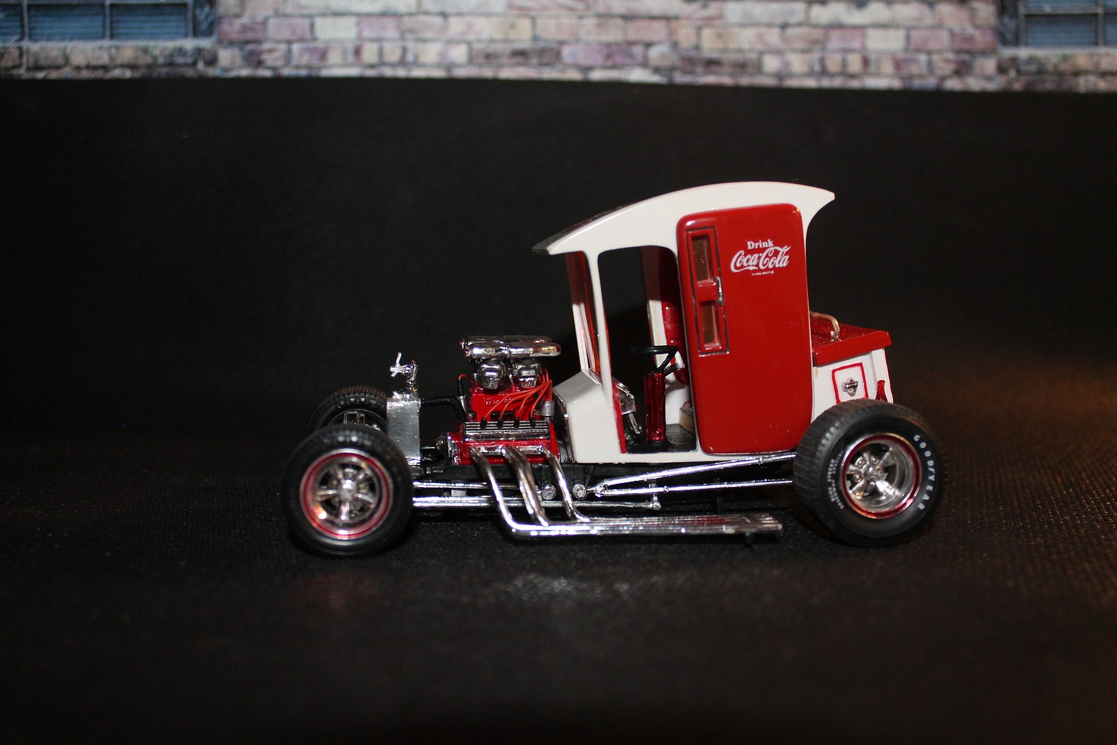 Coca Cola Vending Machine Show Rod SE Plastic Model Car Kit 1/25