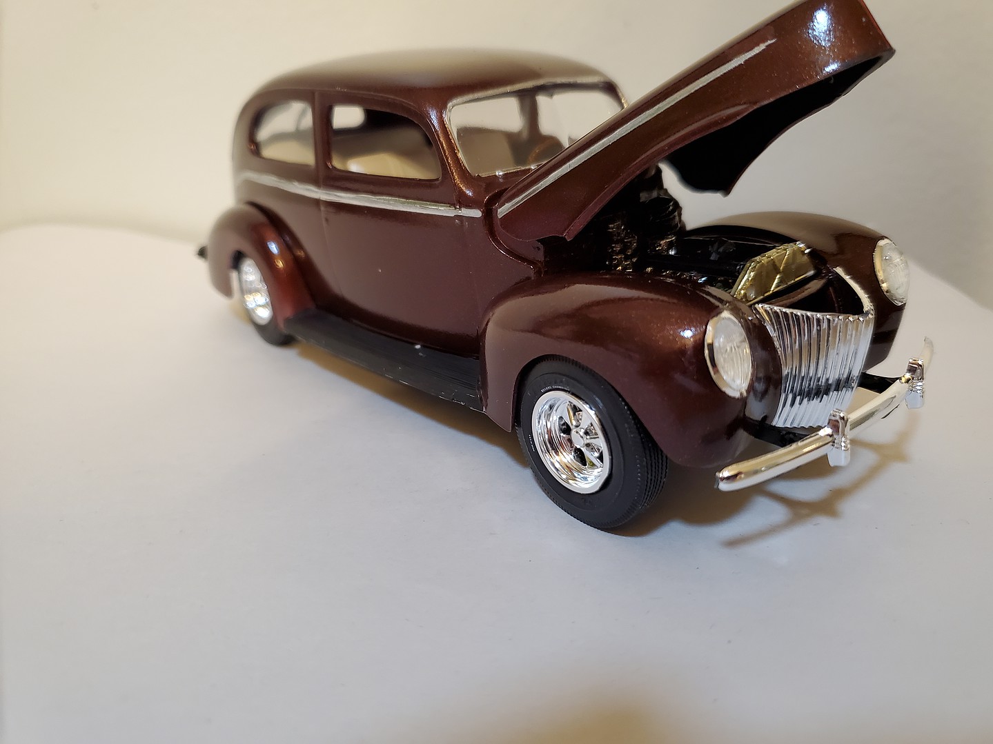 1940 Ford Sedan (OAS) -- Plastic Model Car Kit -- 1/25 Scale -- #1088 ...