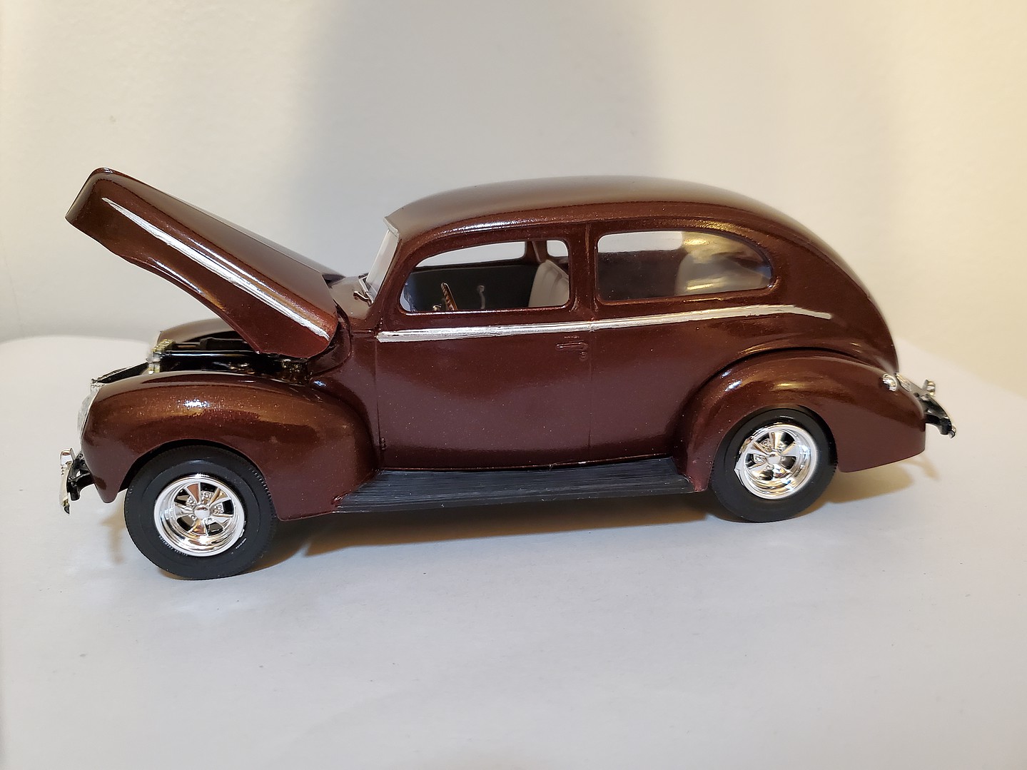 1940 Ford Sedan (OAS) -- Plastic Model Car Kit -- 1/25 Scale -- #1088 ...