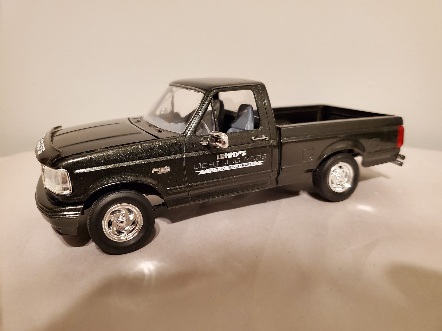 1994 Ford F-150 Lightning Pickup -- Plastic Model Truck Kit -- 1/25 Scale  -- #1110 pictures by tdixon1000