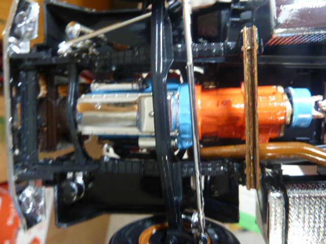 Mack DM800 Semi Tractor Cab -- Plastic Model Truck Vehicle Kit -- 1/25