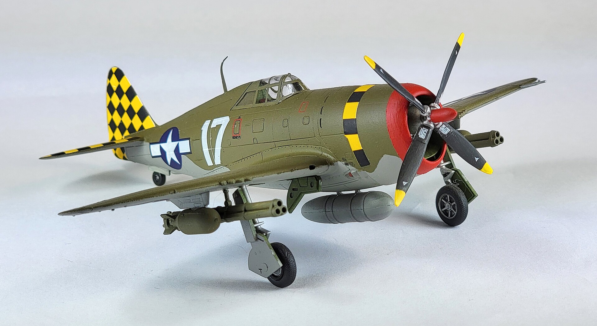 P47D Razorback Fighter -- Plastic Model Airplane Kit -- 1/72 Scale ...