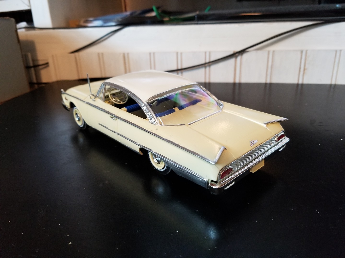 1960 Ford Starliner -- Plastic Model Car Kit -- 1/25 Scale