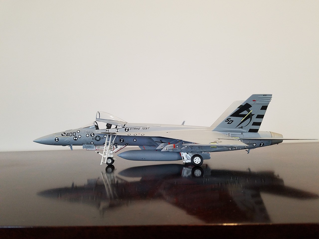 F/A-18E Super Hornet -- Plastic Model Airplane Kit -- 1/48 Scale ...