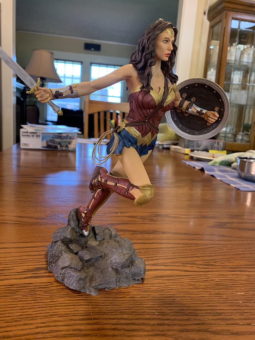 TV WONDER WOMAN 1:8 Scale Plastic Model Kit by Moebius Models