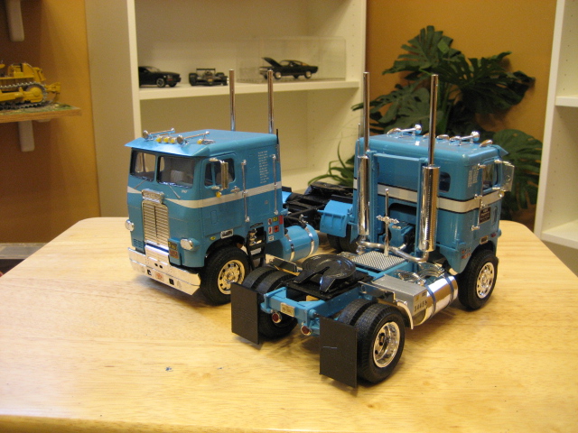 Gallery Pictures AMT White Freightliner Single Drive Tractor Plastic ...