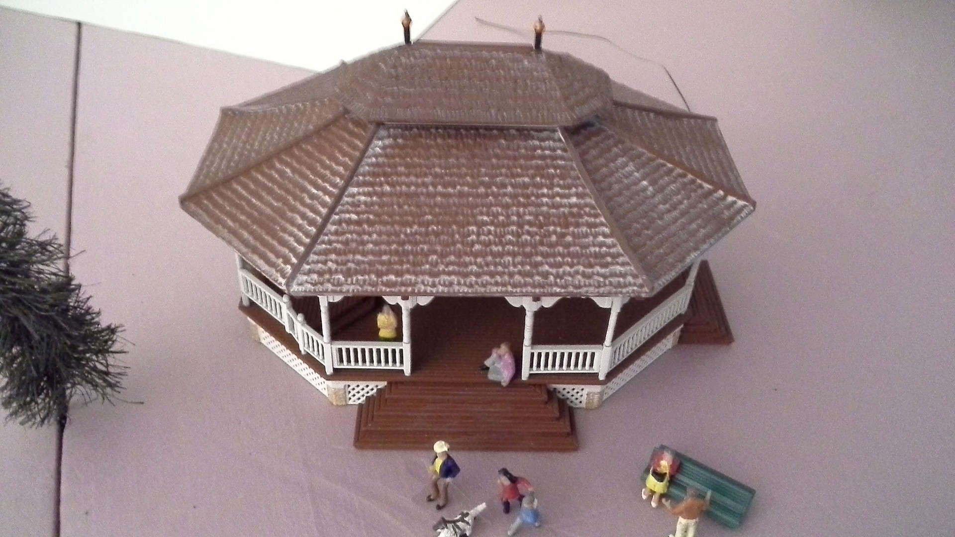 Grand Gazebo HO Scale Model Railroad Building br5035 pictures by